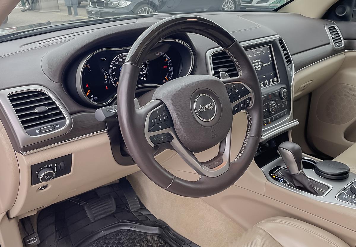 Jeep Grand Cherokee 3,0 CRD Overland PANO RFK SHZ NAVI LUFTFAHRWE