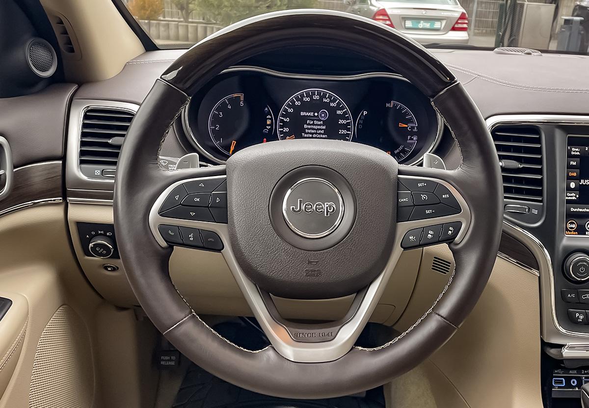 Jeep Grand Cherokee 3,0 CRD Overland PANO RFK SHZ NAVI LUFTFAHRWE