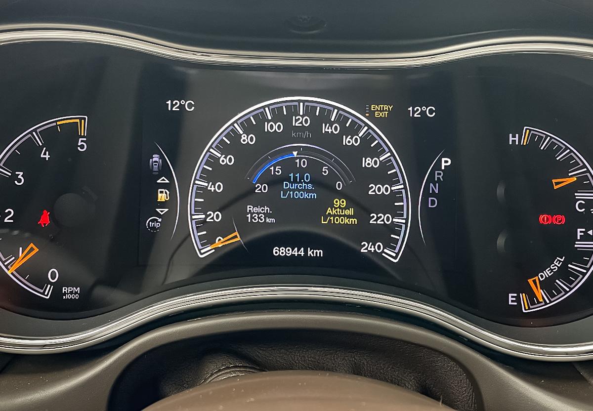 Jeep Grand Cherokee 3,0 CRD Overland PANO RFK SHZ NAVI LUFTFAHRWE