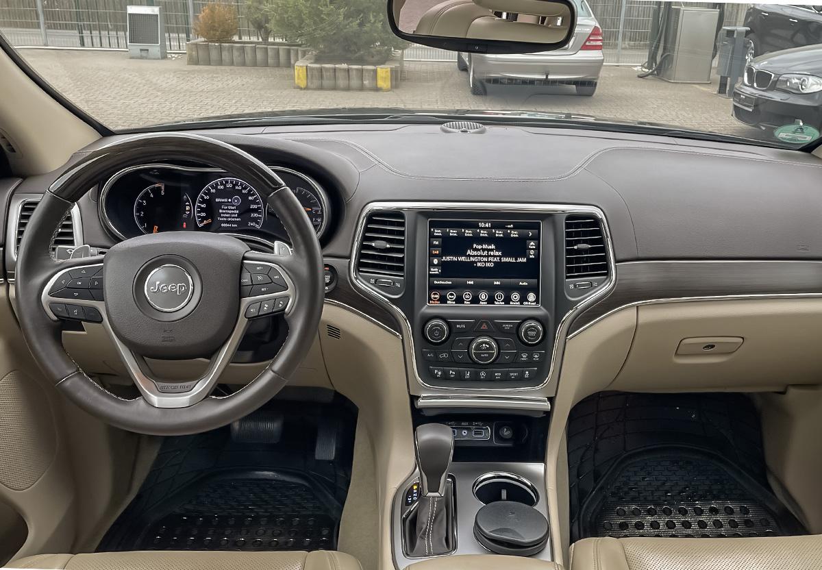 Jeep Grand Cherokee 3,0 CRD Overland PANO RFK SHZ NAVI LUFTFAHRWE