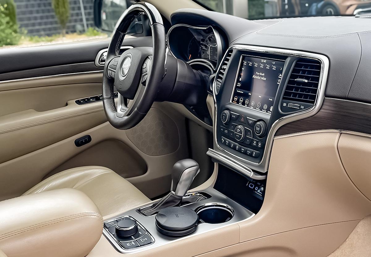 Jeep Grand Cherokee 3,0 CRD Overland PANO RFK SHZ NAVI LUFTFAHRWE