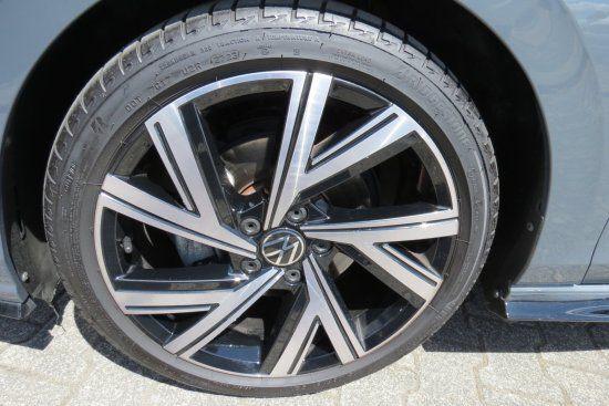 Volkswagen Golf VIII 2.0 TDI EU6d R-Line Kamera+Keyless+Nav