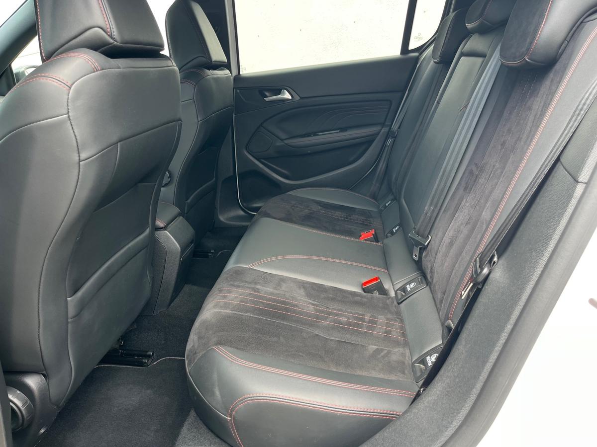 Peugeot 308 1.6  225 GT 6d-TEMP NAVI LEDER LED PANO AHK ABNEHMB