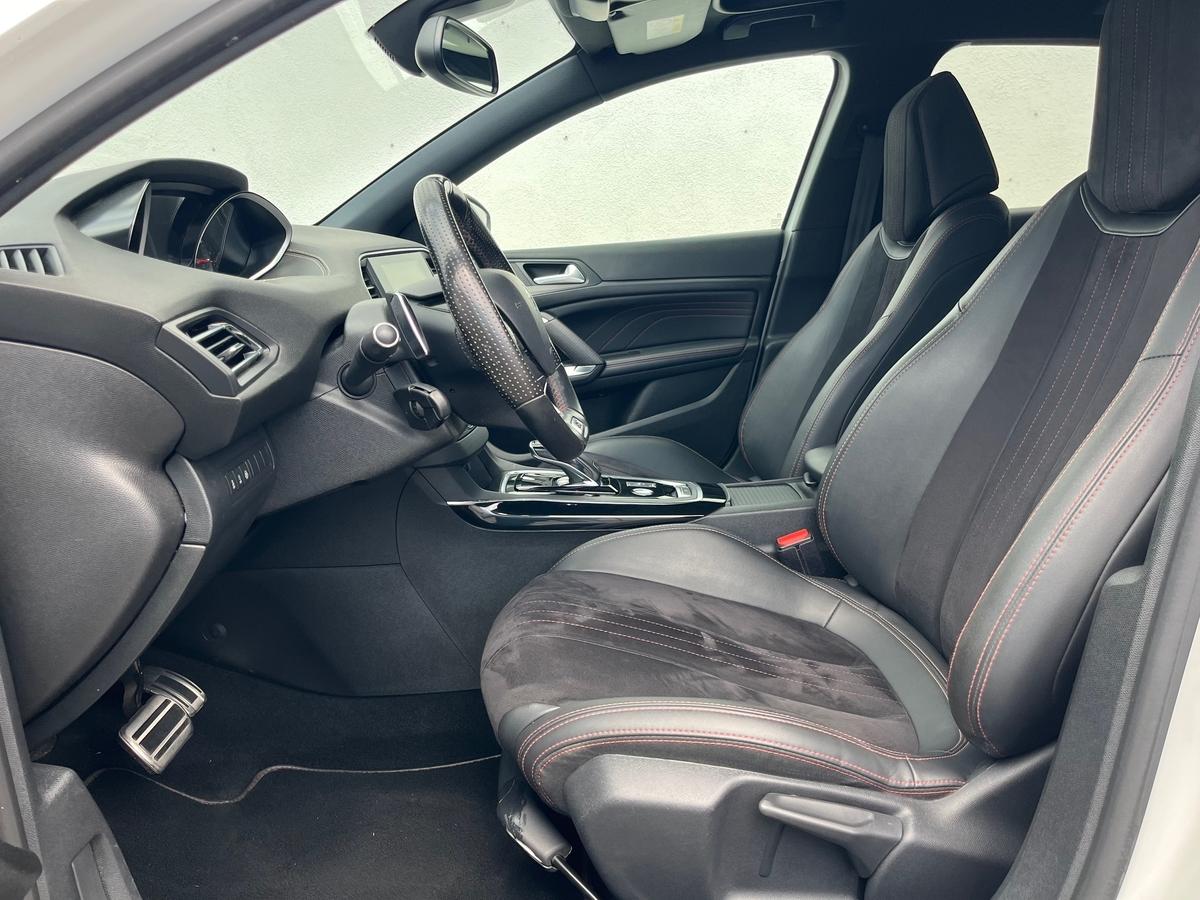 Peugeot 308 1.6  225 GT 6d-TEMP NAVI LEDER LED PANO AHK ABNEHMB