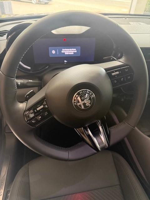 Alfa Romeo Junior Junior 1.2 VGT Mild Hybrid Speciale Sitzh. el.Heckkl.