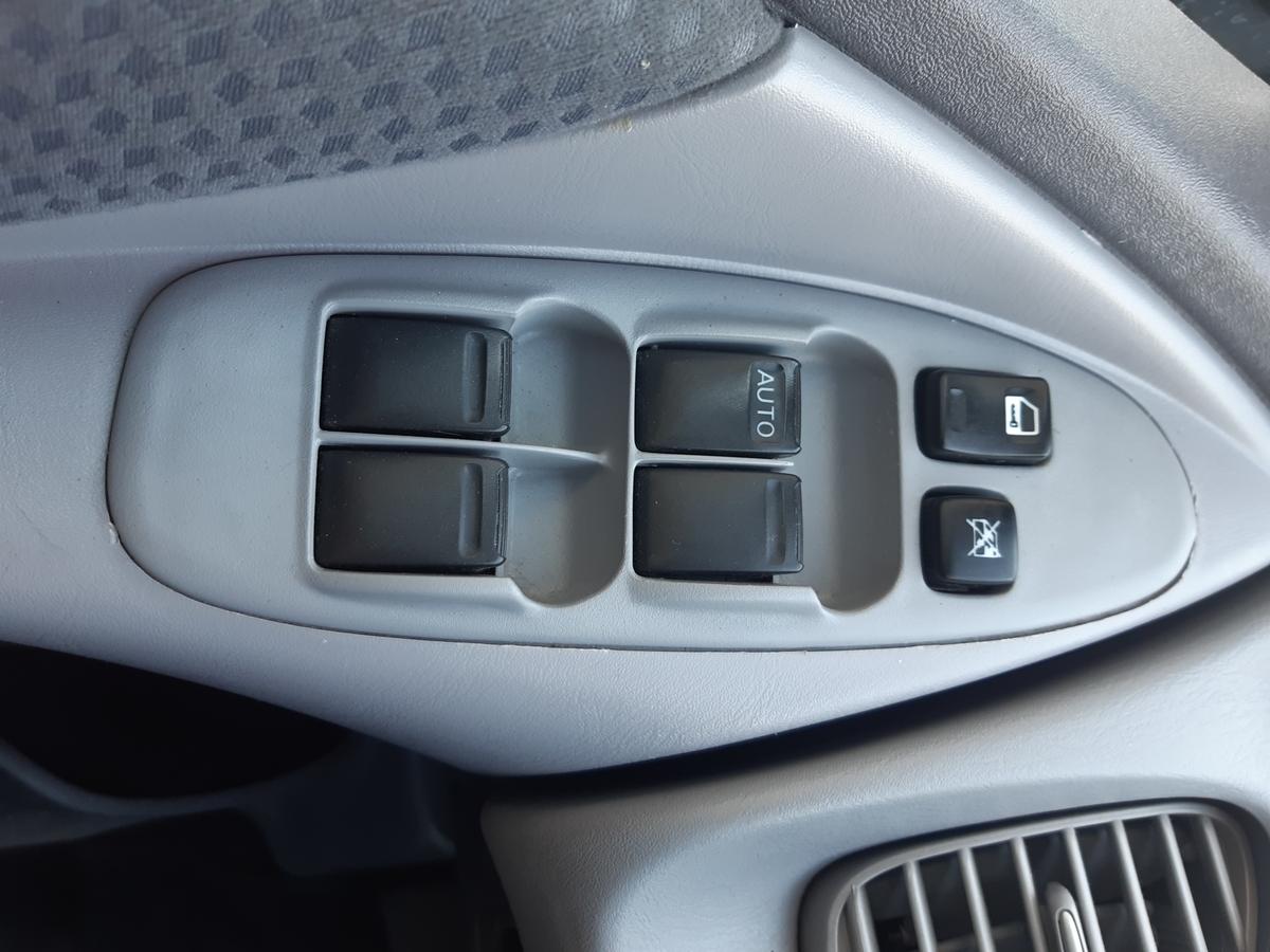Nissan Almera Tino 