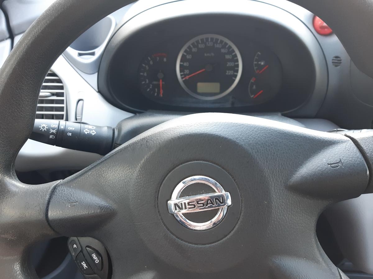 Nissan Almera Tino 