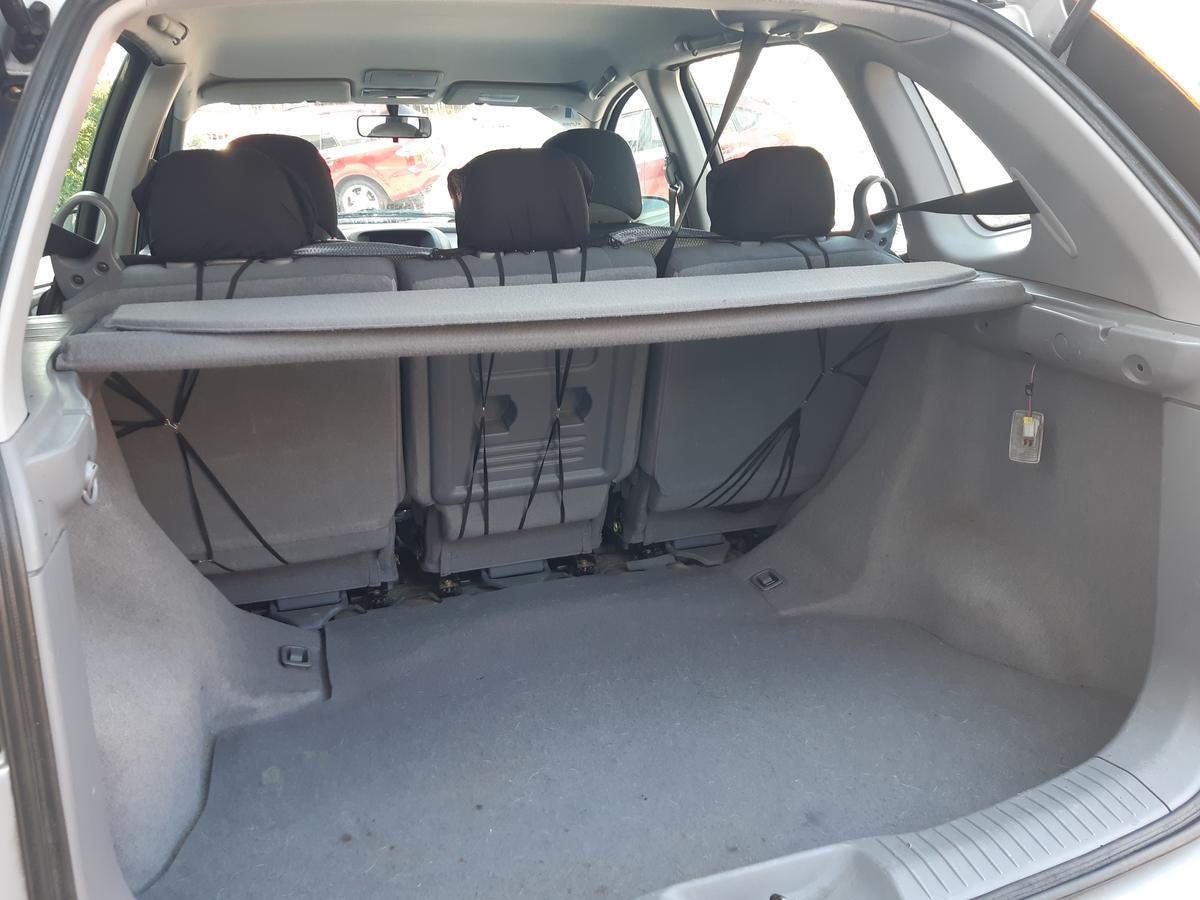 Nissan Almera Tino 
