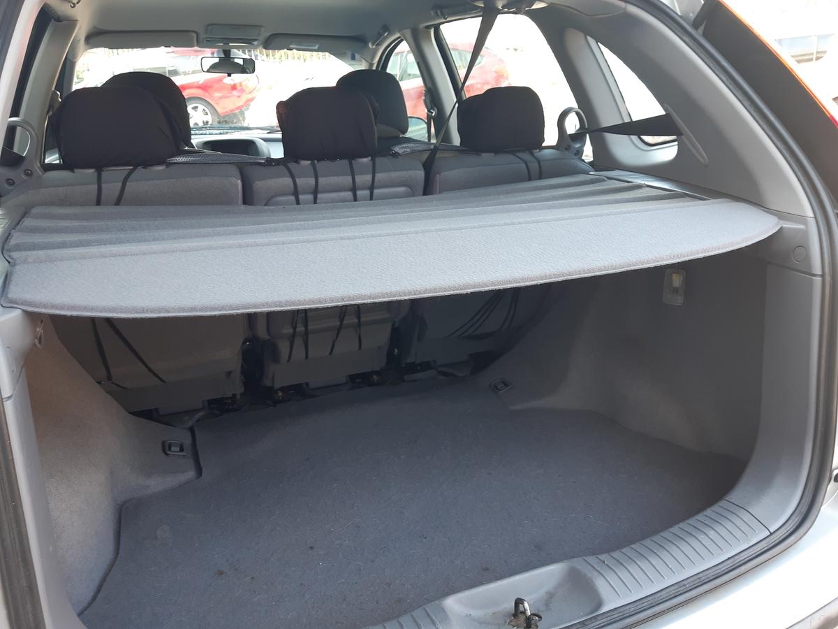 Nissan Almera Tino 
