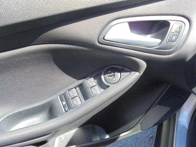 Ford Focus Business, Navi, PPS, beheizbare Frontscheibe, SHZ