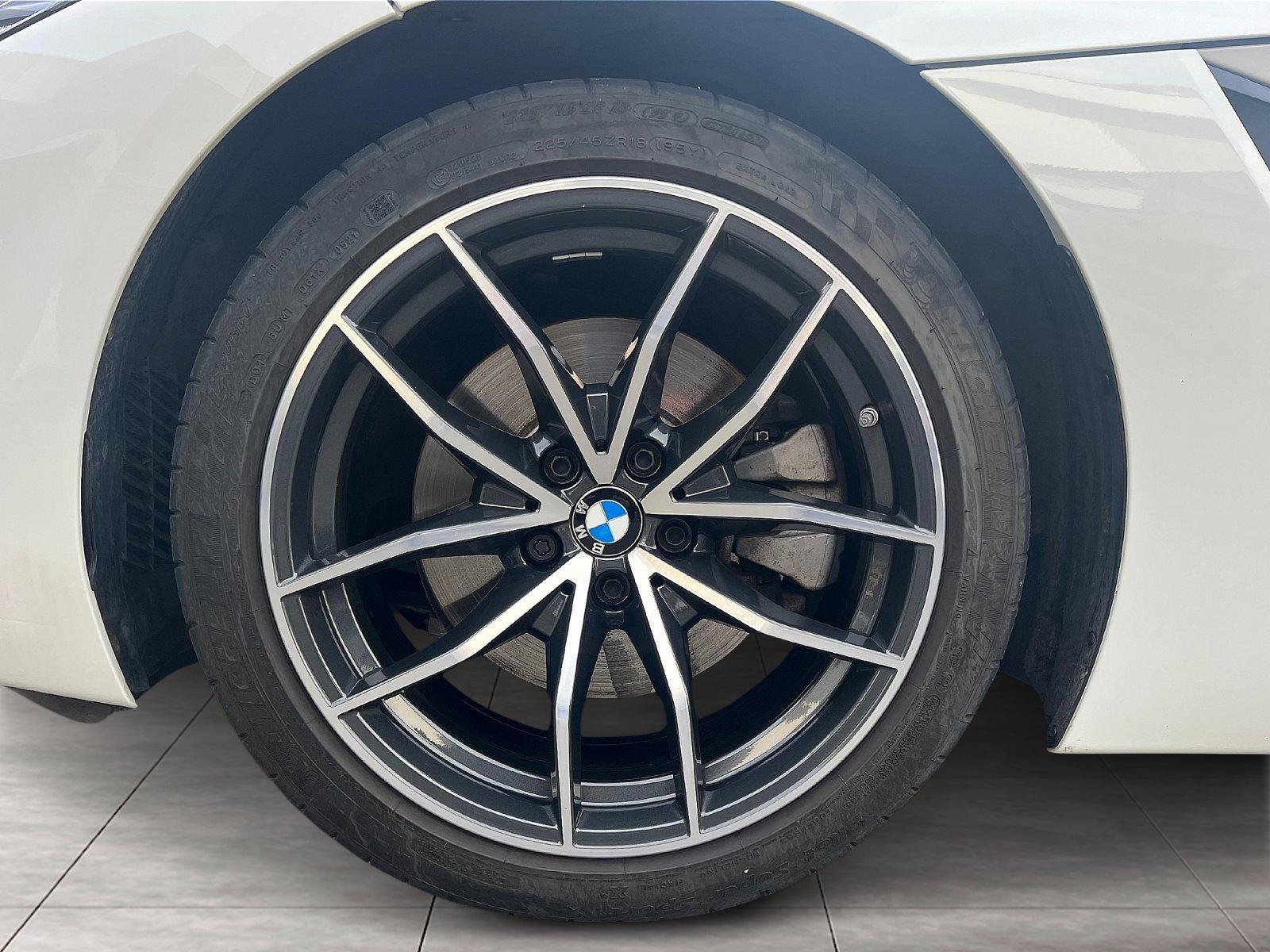 BMW Z4 sDrive20i Sport Line HiFi LED Navi SHZ PDC