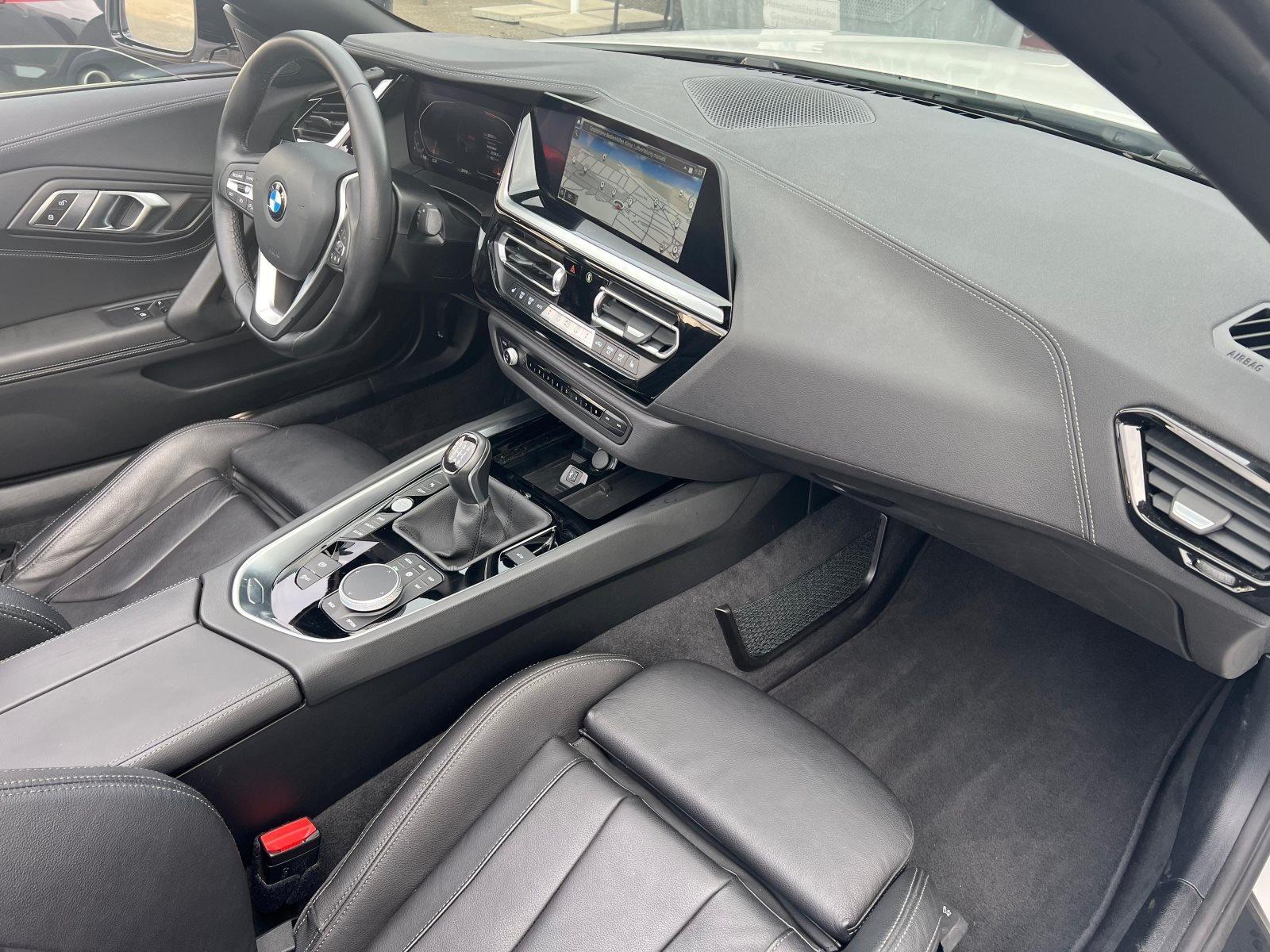 BMW Z4 sDrive20i Sport Line HiFi LED Navi SHZ PDC