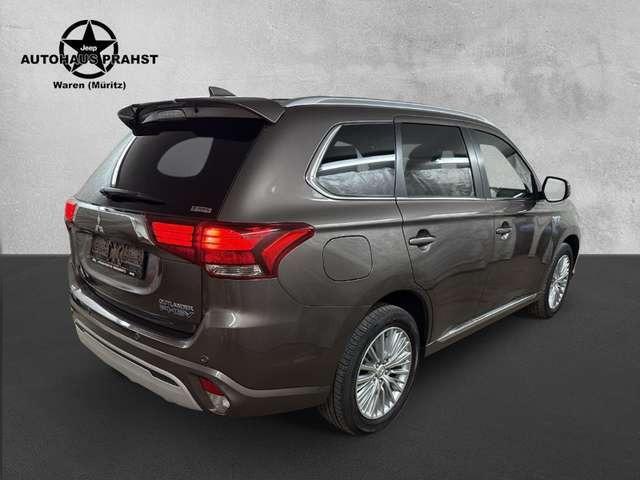 Mitsubishi Outlander 2.4 Plug-in Hybrid 4WD TOP LEDER LED