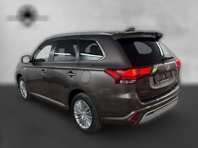 Mitsubishi Outlander 2.4 Plug-in Hybrid 4WD TOP LEDER LED