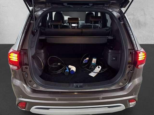 Mitsubishi Outlander 2.4 Plug-in Hybrid 4WD TOP LEDER LED
