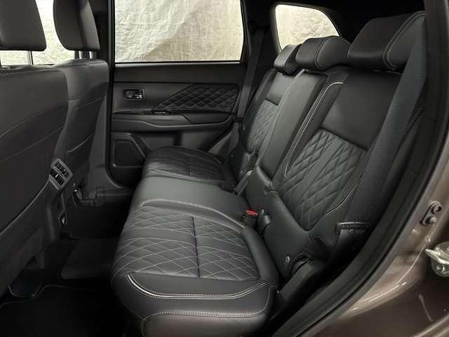 Mitsubishi Outlander 2.4 Plug-in Hybrid 4WD TOP LEDER LED