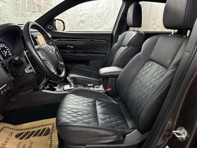 Mitsubishi Outlander 2.4 Plug-in Hybrid 4WD TOP LEDER LED