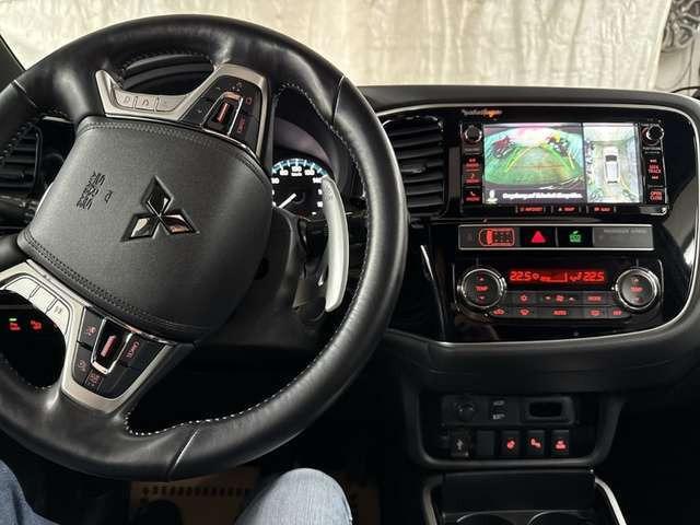 Mitsubishi Outlander 2.4 Plug-in Hybrid 4WD TOP LEDER LED