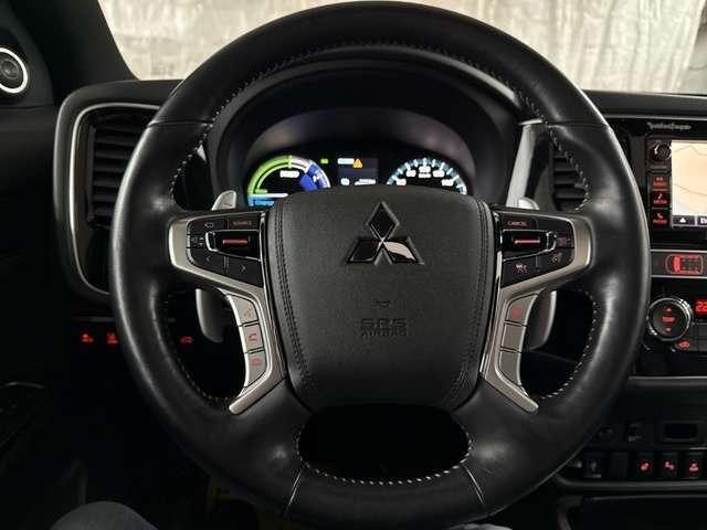 Mitsubishi Outlander 2.4 Plug-in Hybrid 4WD TOP LEDER LED