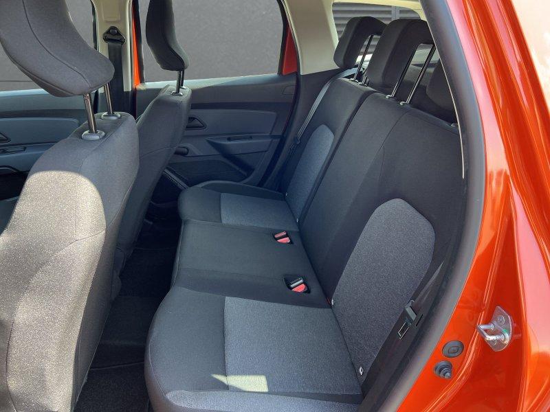 Dacia Duster TCe 100 ECO-G Essential+AHK+8-fach bereift