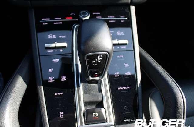 Porsche Cayenne Chrono Leder AHK Sport-AGA Navi Kamera Soundsystem