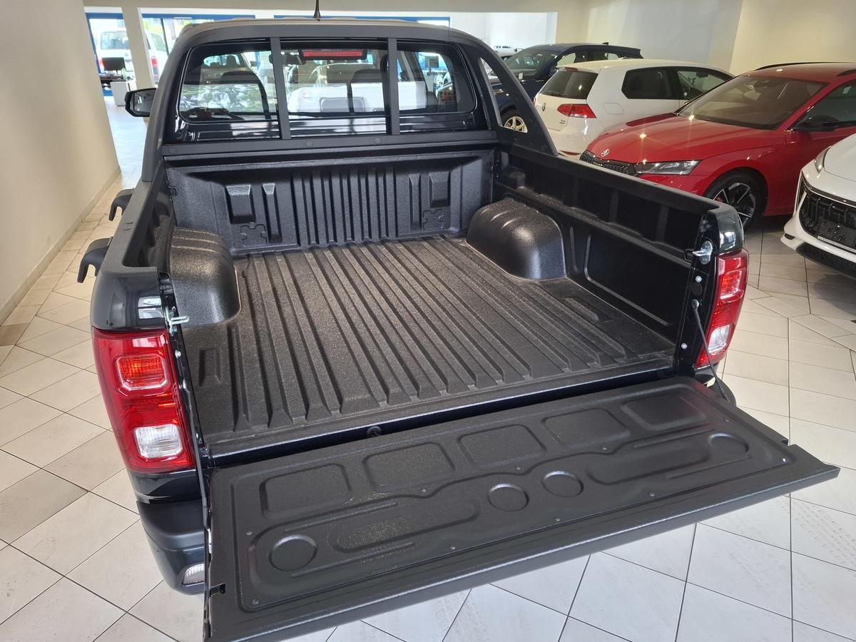 JAC T8 Pro 4x4 2.4L MT Doka Black Edition