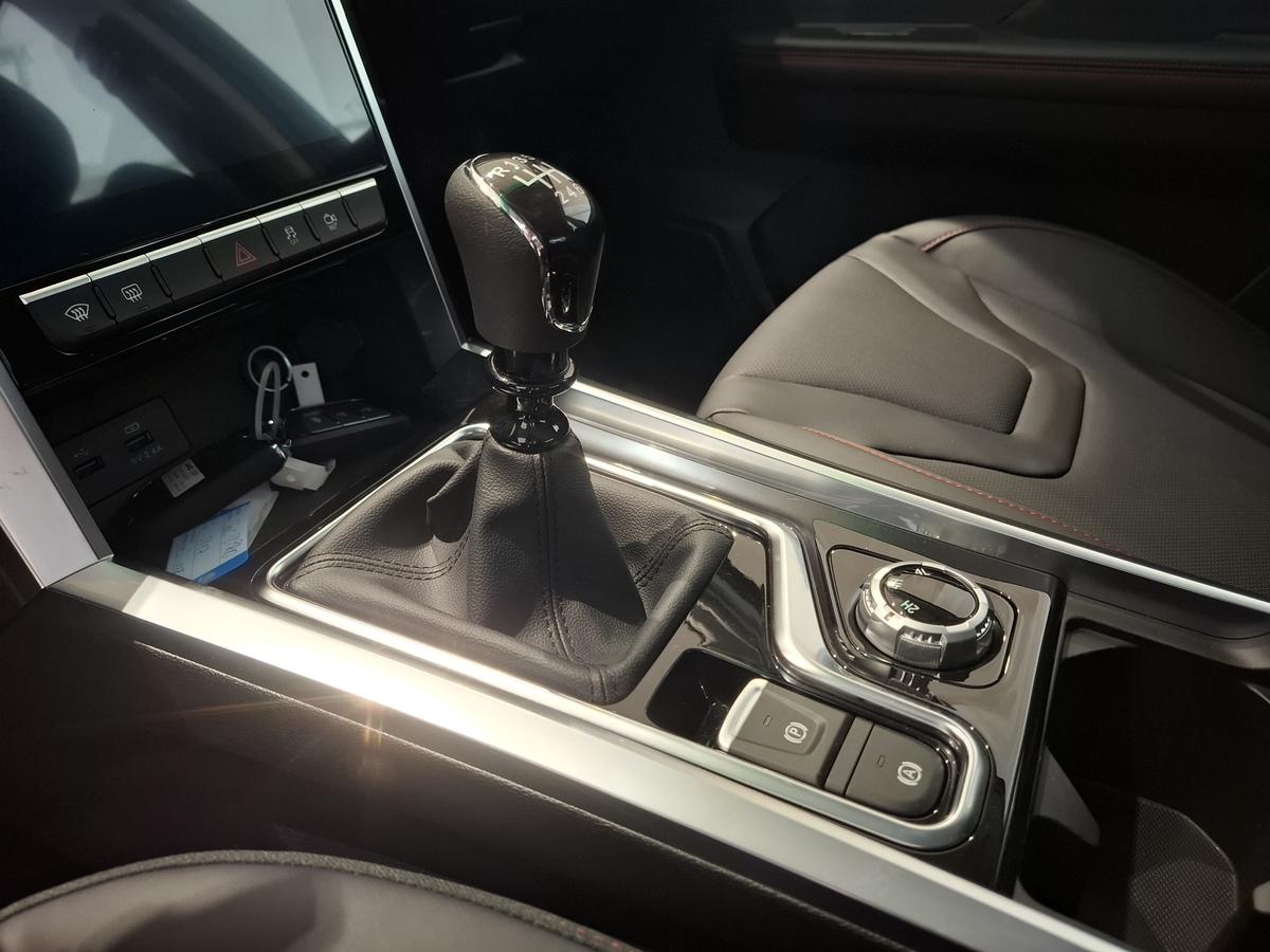 JAC T8 Pro 4x4 2.4L MT Doka Black Edition