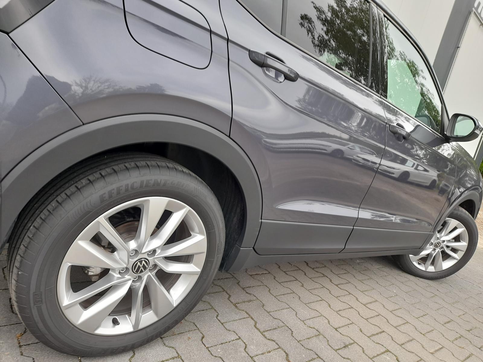 Volkswagen T-Cross 1.0 TSI NAVI/APP~SHZ~2xPDC~LED~RFK~DAB