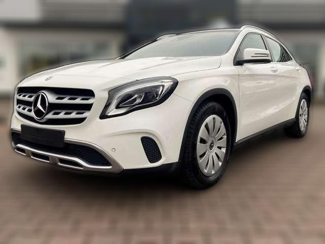 Mercedes-Benz GLA 180 AHK El. Panodach Navi Leder SHZ LED Ambientebeleuc