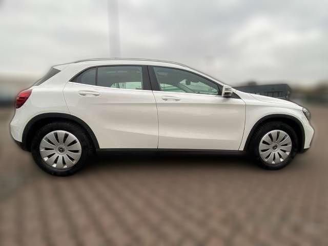 Mercedes-Benz GLA 180 AHK El. Panodach Navi Leder SHZ LED Ambientebeleuc