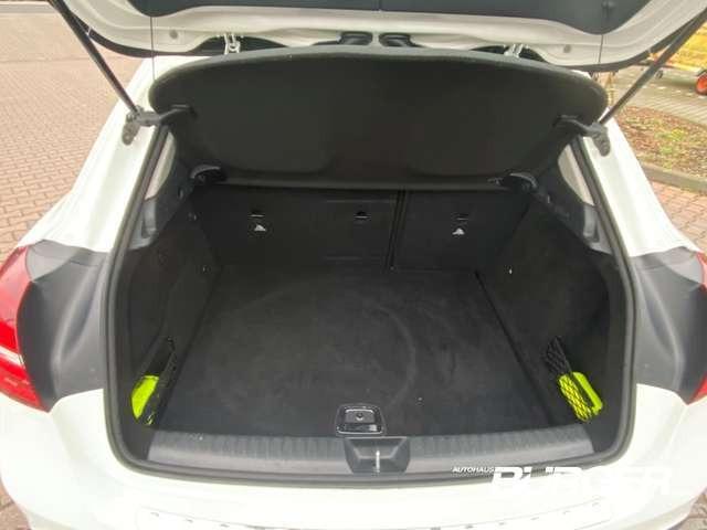Mercedes-Benz GLA 180 AHK El. Panodach Navi Leder SHZ LED Ambientebeleuc