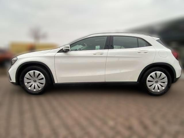 Mercedes-Benz GLA 180 AHK El. Panodach Navi Leder SHZ LED Ambientebeleuc