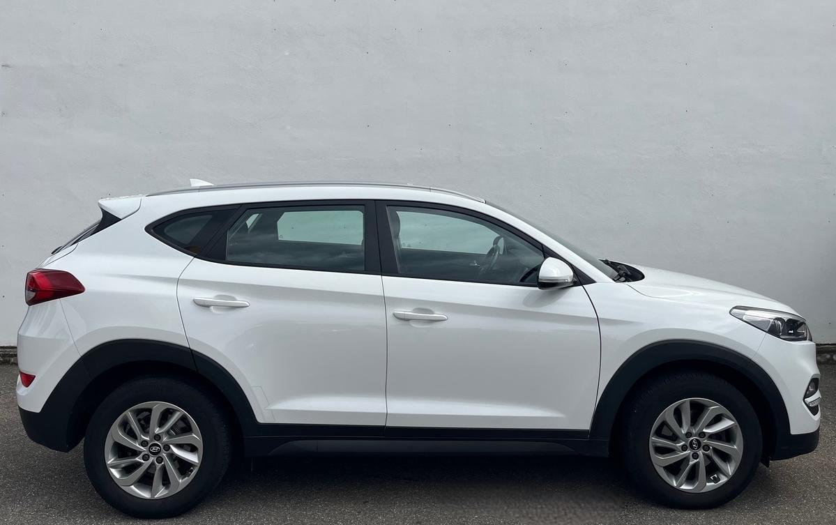 Hyundai Tucson 1.7 CRDi DPF 2WD NAVI SITZHZG PDC R-KAMERA TOP