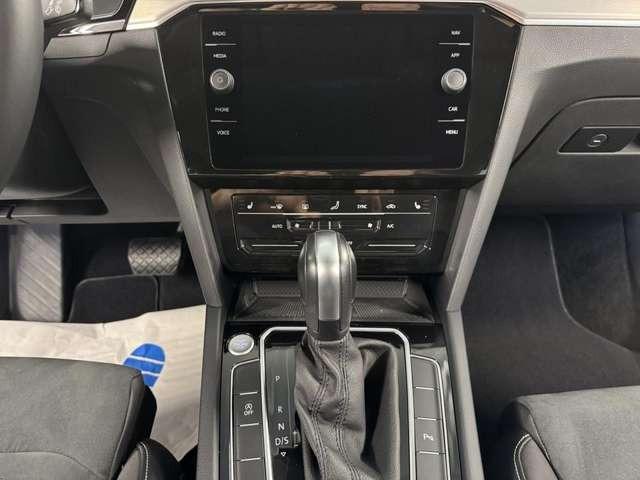 Volkswagen Passat Variant Passat Var. 2.0 TDI Elegance LED*NAVI*AHK*ACC*