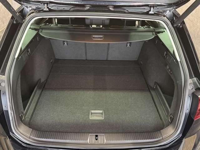 Volkswagen Passat Variant Passat Var. 2.0 TDI Elegance LED*NAVI*AHK*ACC*