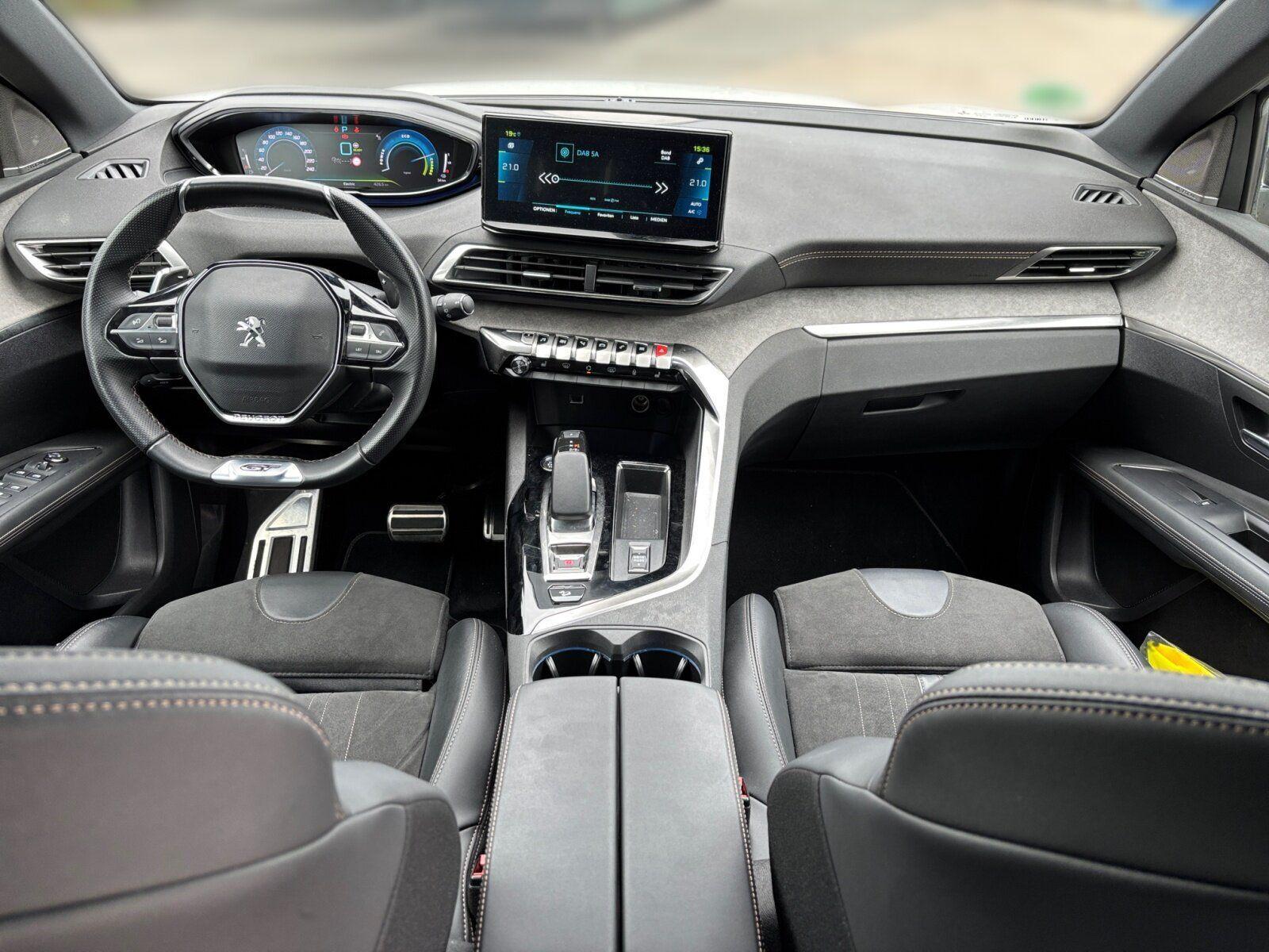 Peugeot 3008 GT ALLRAD PANO+AHK+RFK+MIRROR-SCREEN+NAVIBC