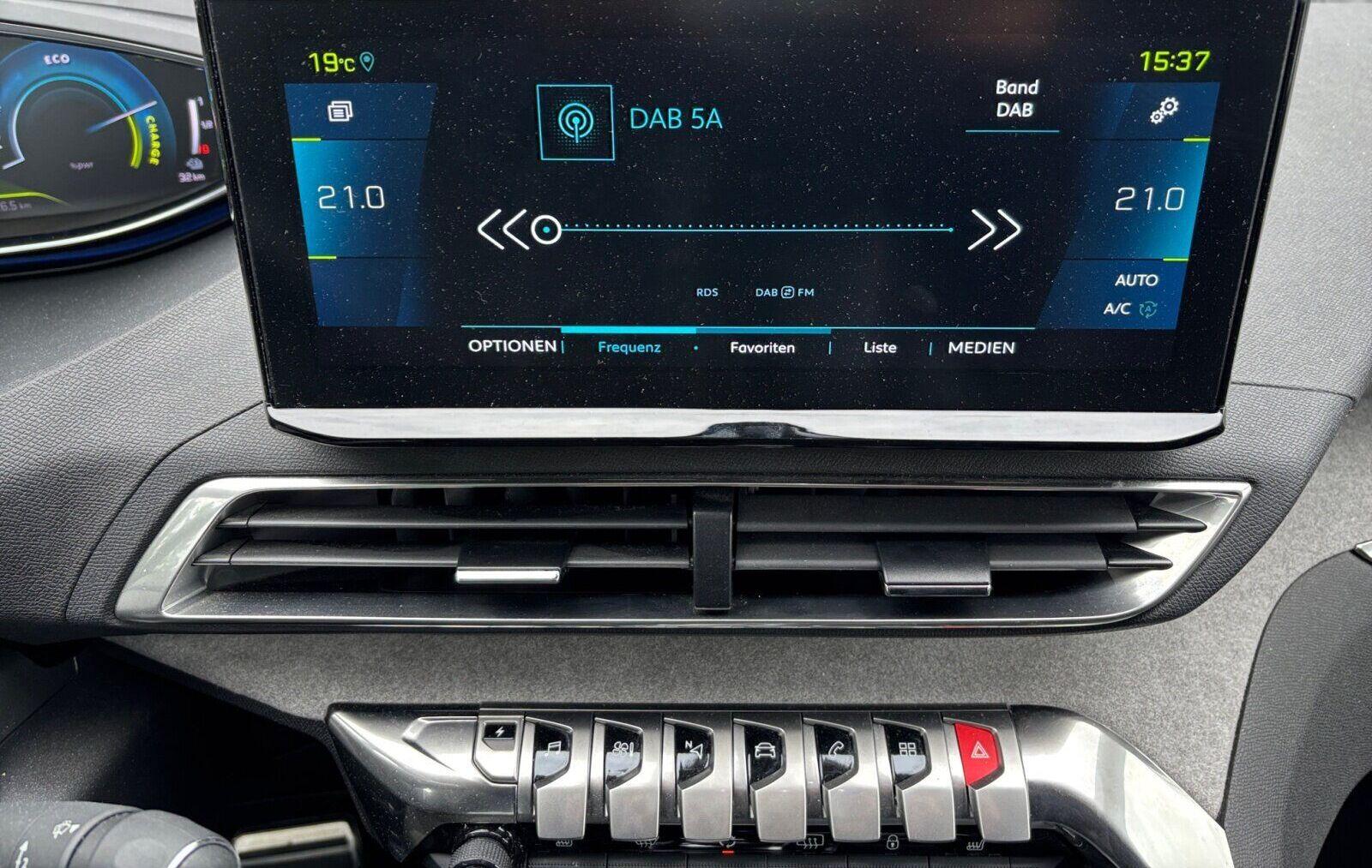 Peugeot 3008 GT ALLRAD PANO+AHK+RFK+MIRROR-SCREEN+NAVIBC