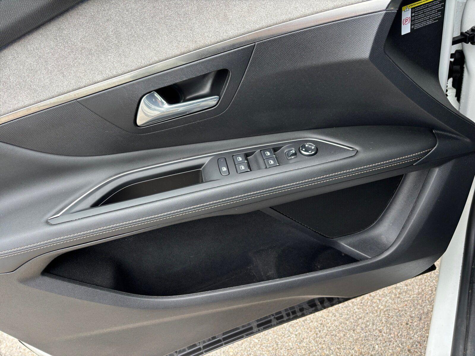 Peugeot 3008 GT ALLRAD PANO+AHK+RFK+MIRROR-SCREEN+NAVIBC