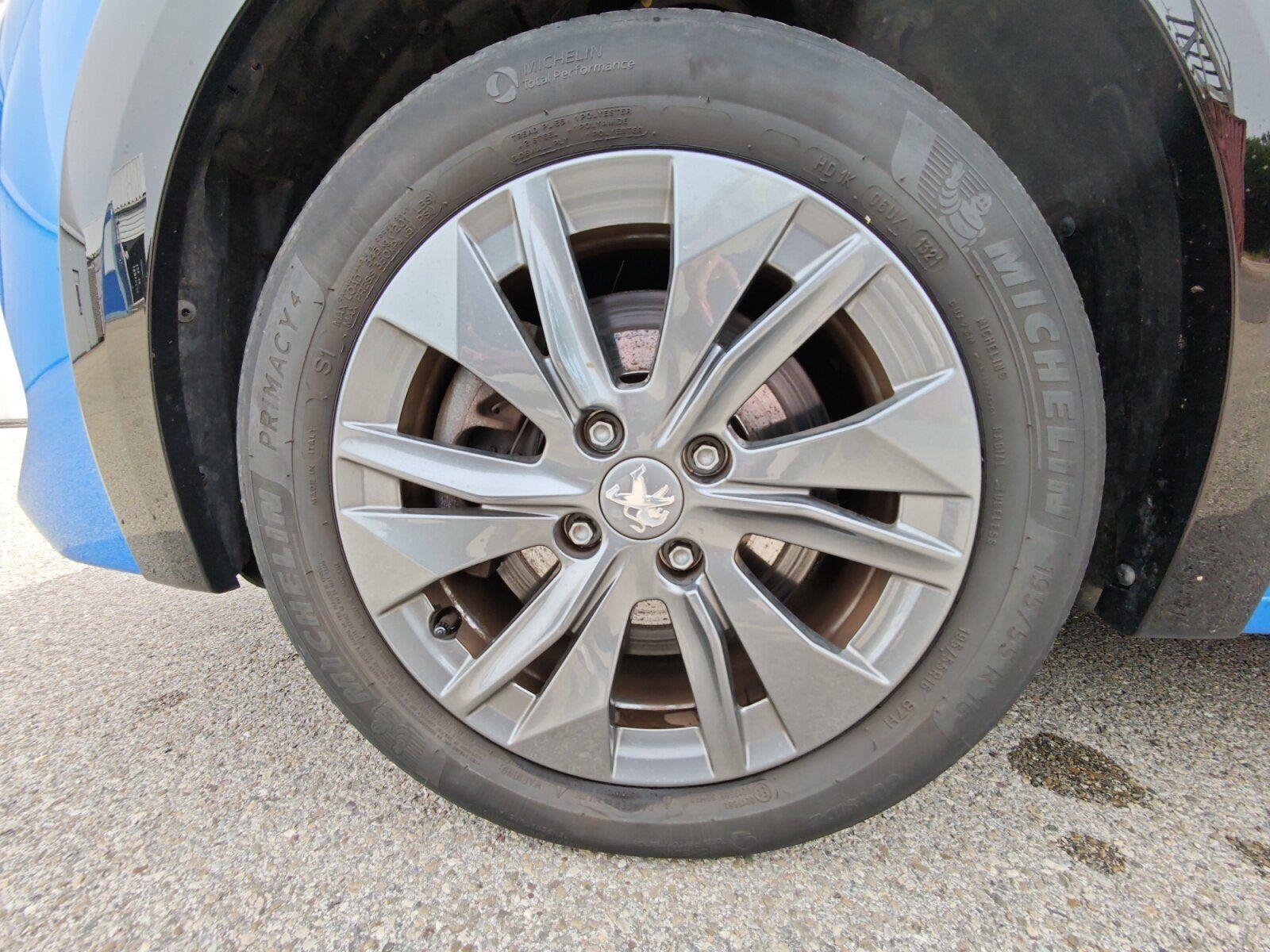 Peugeot 208 (e-) 136 Allure Pack SITZH+TYP2-STECKER+RFK