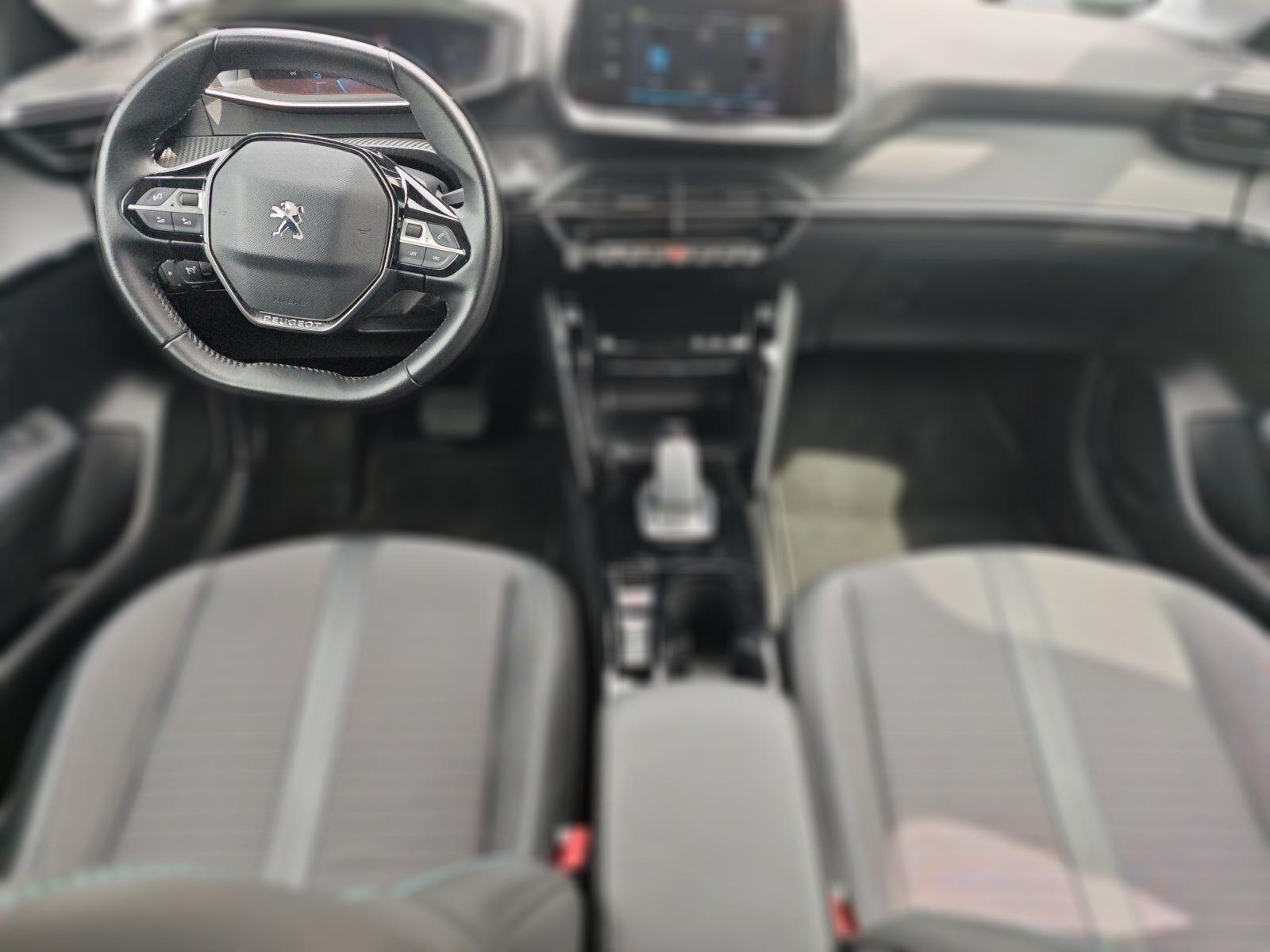 Peugeot 208 (e-) 136 Allure Pack SITZH+TYP2-STECKER+RFK