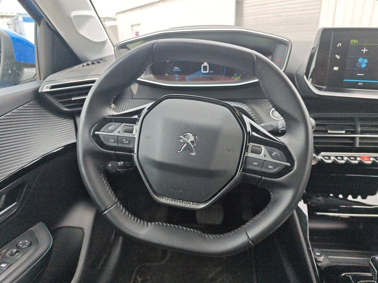 Peugeot 208 (e-) 136 Allure Pack SITZH+TYP2-STECKER+RFK