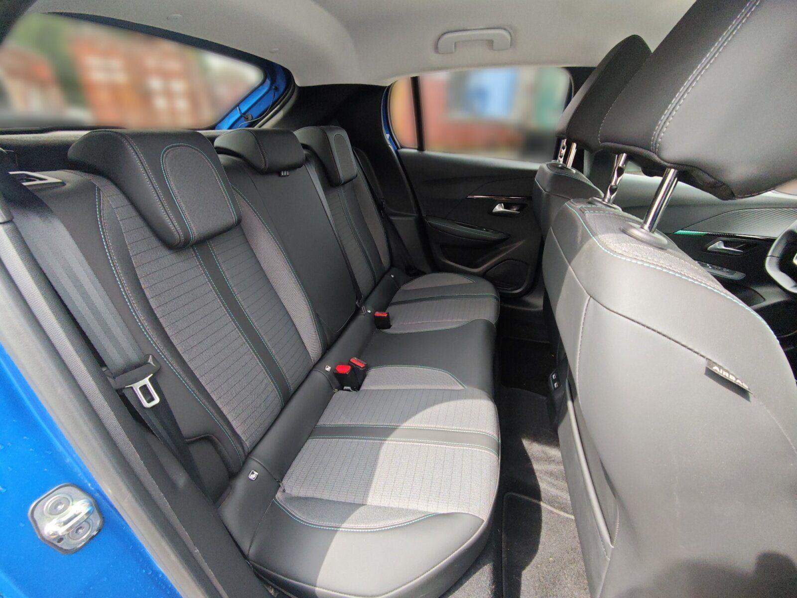 Peugeot 208 (e-) 136 Allure Pack SITZH+TYP2-STECKER+RFK