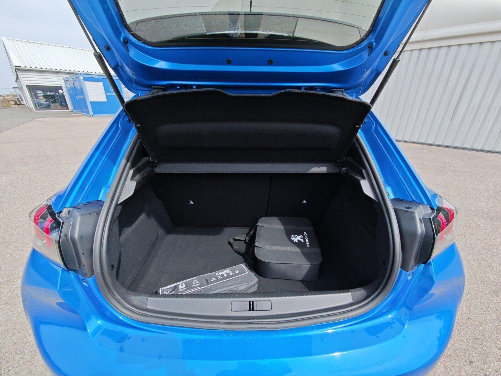 Peugeot 208 (e-) 136 Allure Pack SITZH+TYP2-STECKER+RFK
