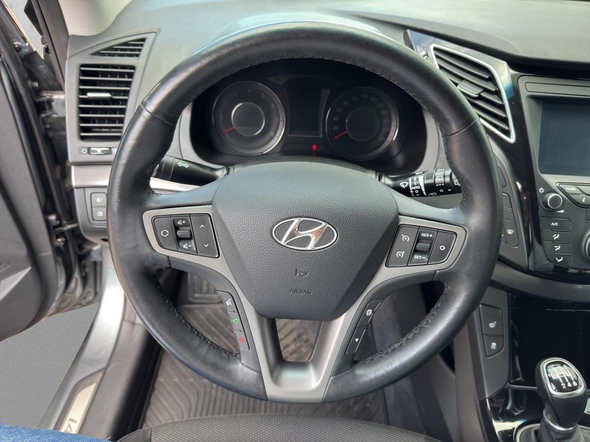 Hyundai i40 Kombi Trend 1.6 i Navi*Sitzhzg*PDC
