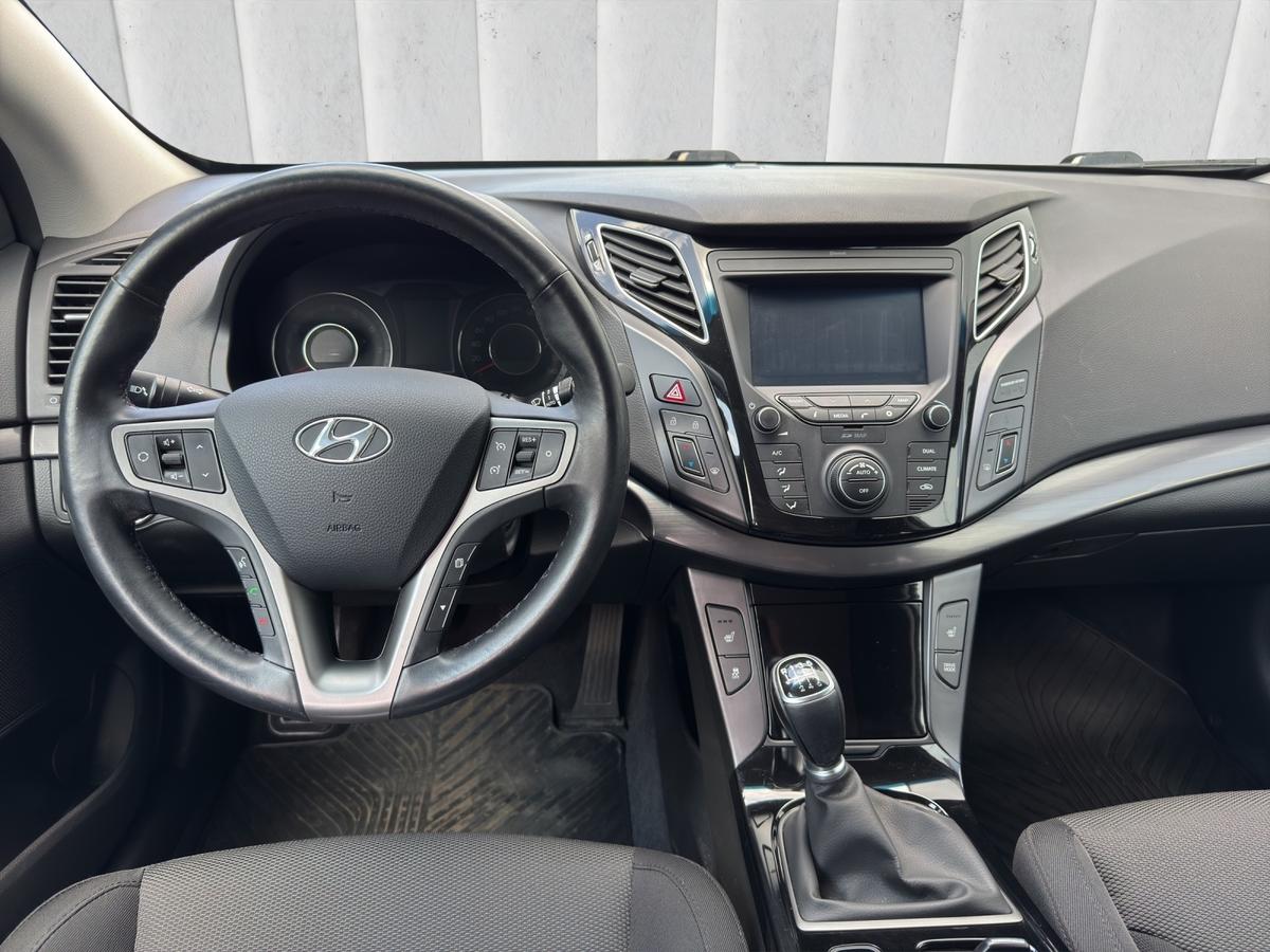 Hyundai i40 Kombi Trend 1.6 i Navi*Sitzhzg*PDC