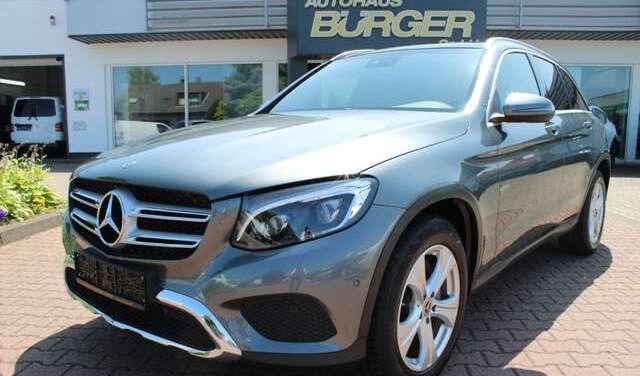 Mercedes-Benz GLC 220 4Matic Pano LED AHK Navi Kamera Tempomat SitzHZG