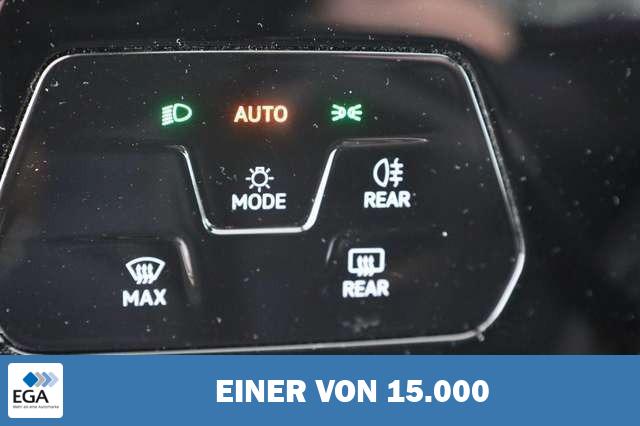 Volkswagen Golf VIII Variant 1.0 eTSI DSG Move, Kamera, LED, Navi,