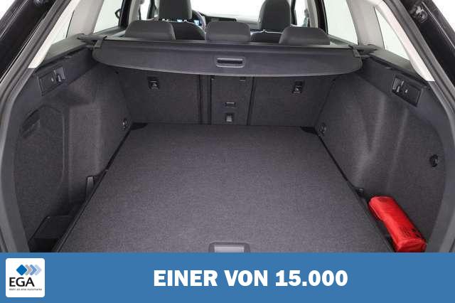 Volkswagen Golf VIII Variant 1.0 eTSI DSG Move, Kamera, LED, Navi,