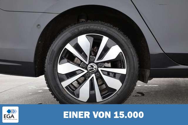 Volkswagen Golf VIII Variant 1.0 eTSI DSG Move, Kamera, LED, Navi,