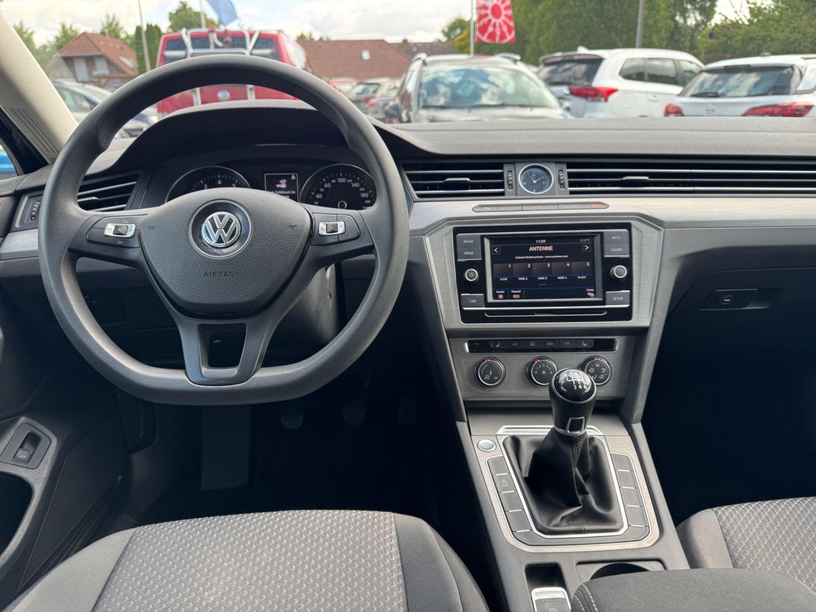 Volkswagen Passat Variant MFL Klima SHZ PDC TOP